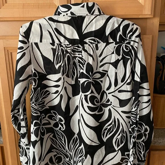 Talbots petite black and white tropical top. - Picture 2 of 8